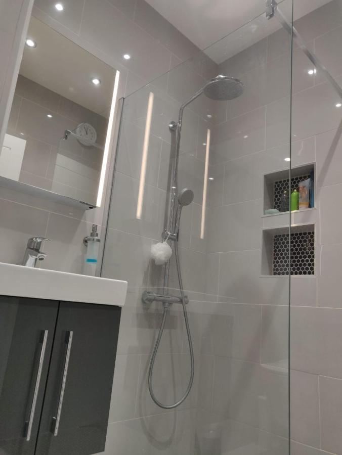 Stunning Double Room In Harrow Wembley - Khoob House Londres Exterior foto